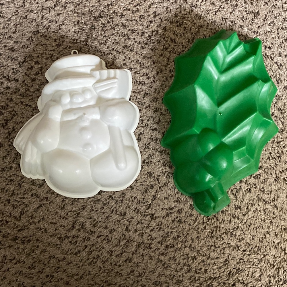 Set of 2 - Plastic Holiday Molds